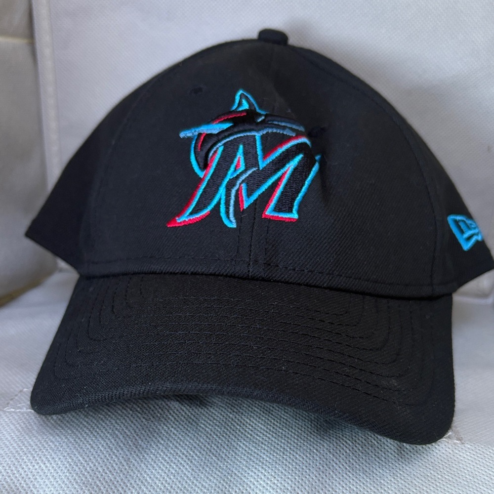 New Era Black and Blue MARLIN YOUTH Kids Hat